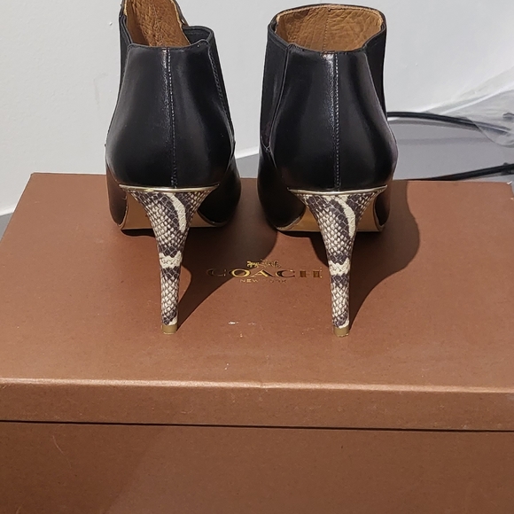 Vintage Black w/ snakeskin heel bootie! RARE CLASSY FIND! - Picture 7 of 15